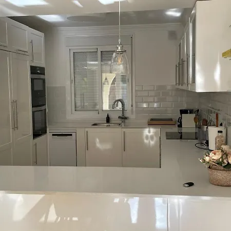 Fabulous 4 Bedroomed Townhouse In Holiday home Marbella