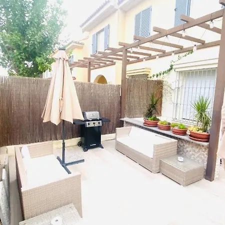 Fabulous 4 Bedroomed Townhouse In Holiday home *