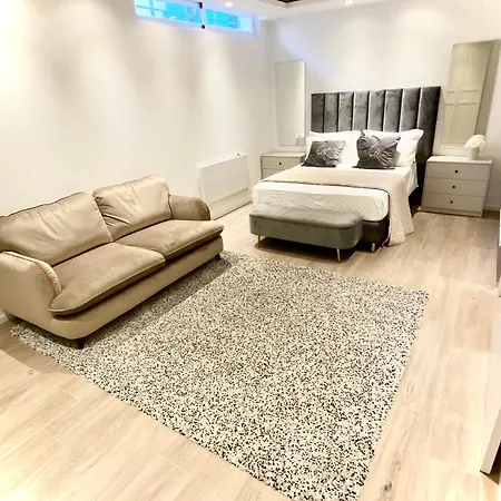 Fabulous 4 Bedroomed Townhouse In Marbella