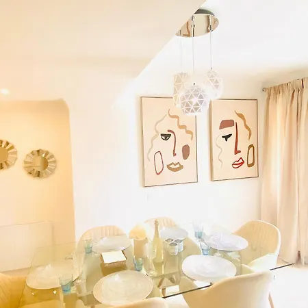 Fabulous 4 Bedroomed Townhouse In Holiday home Marbella